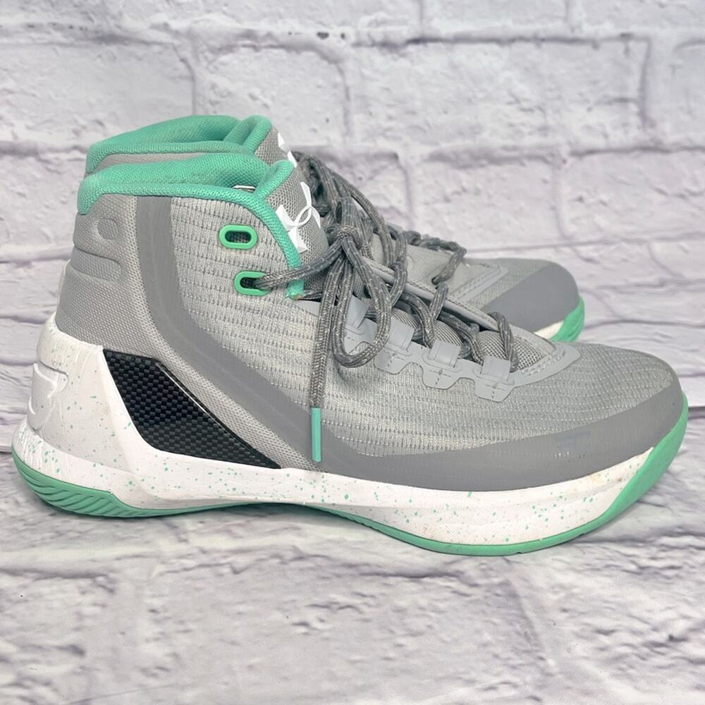 Under Armour Kids Sneakers in Gray and Green